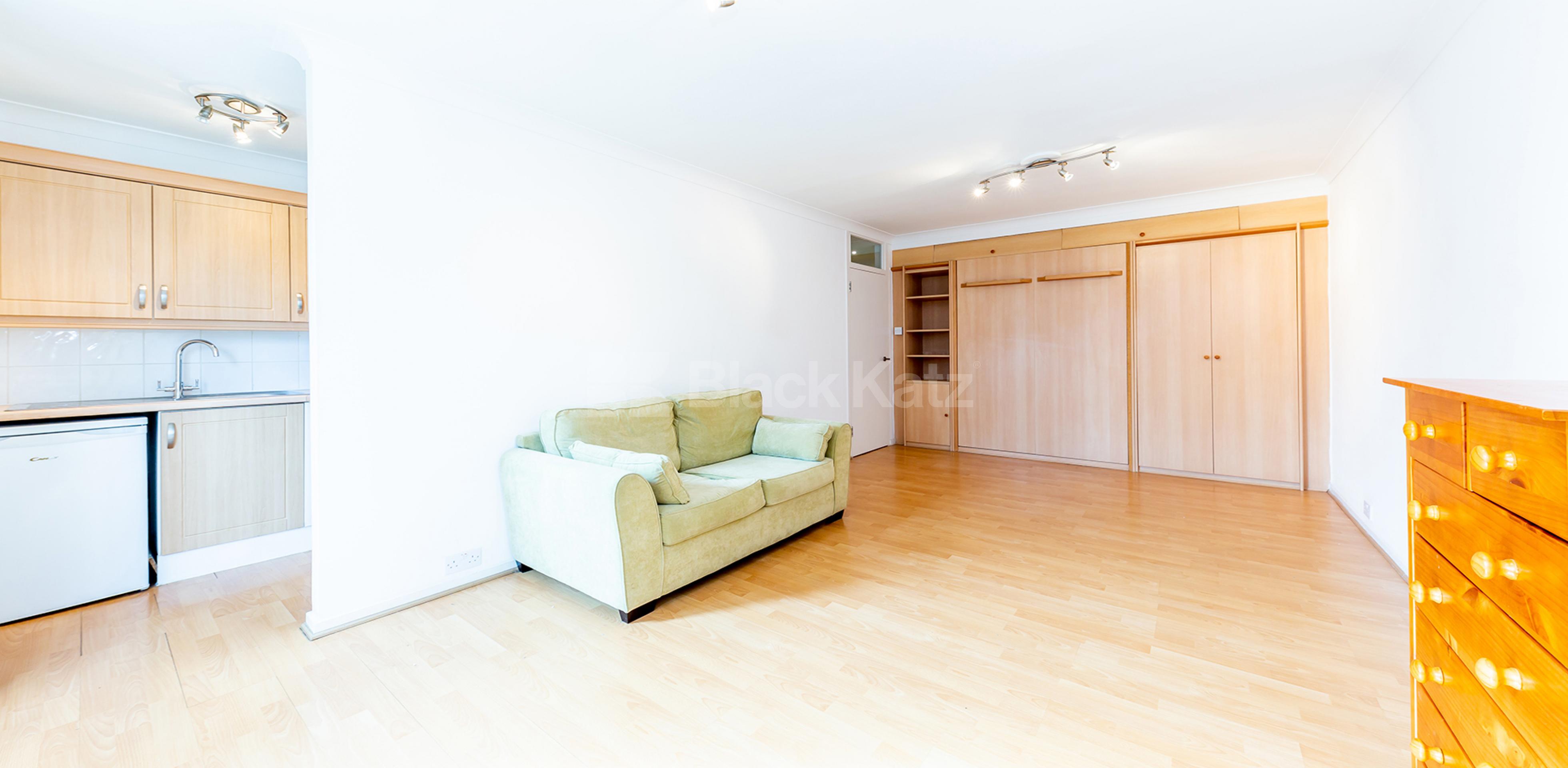 Spacious studio set in a secure private building overlooking Regents Park Cumberland Terrace, Regents Park / Marylebone NW1